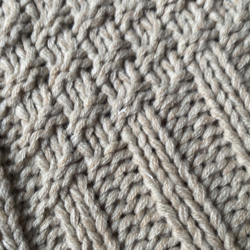 🎁Cream Knit Poncho with Fringe - Picture 6 of 6